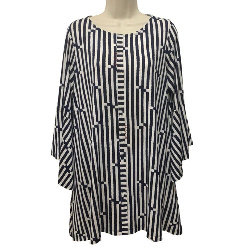 Terra SJ Apparel Medium Geometric Stripe Swing Tunic Bell Sleeve Pockets